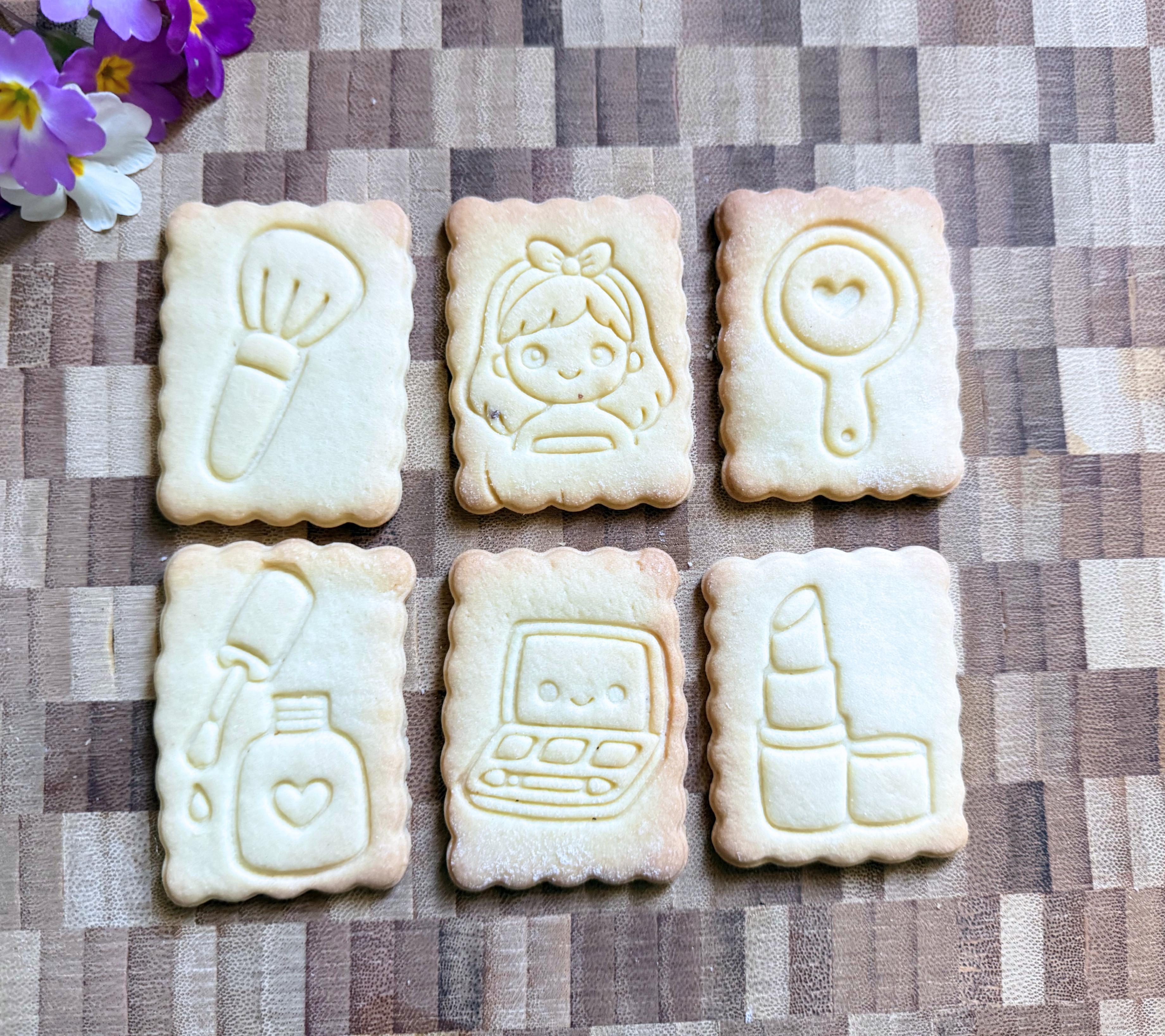 Emporte-pièces thème beauté avec prénom