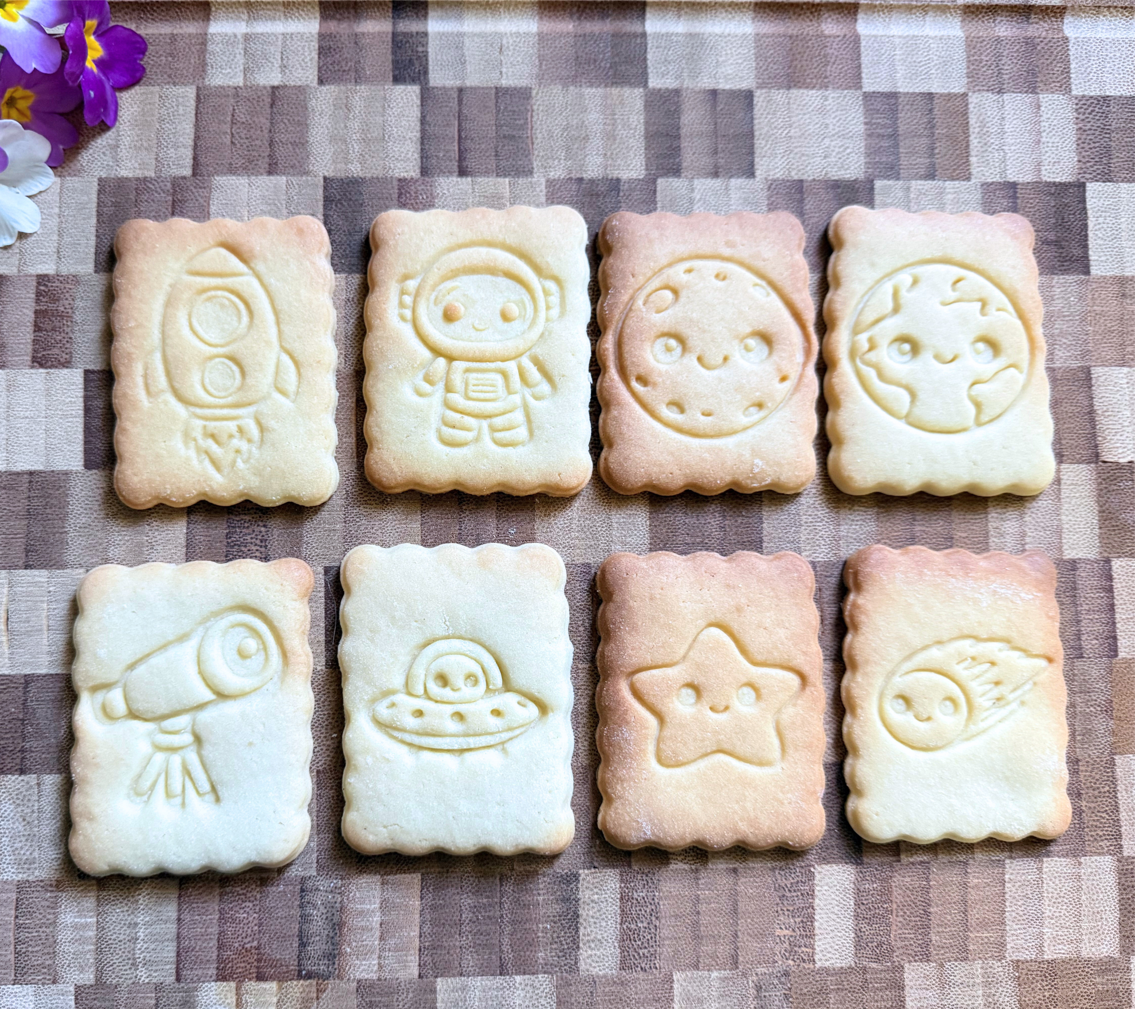 Emporte-pièces thème Espace avec prénom