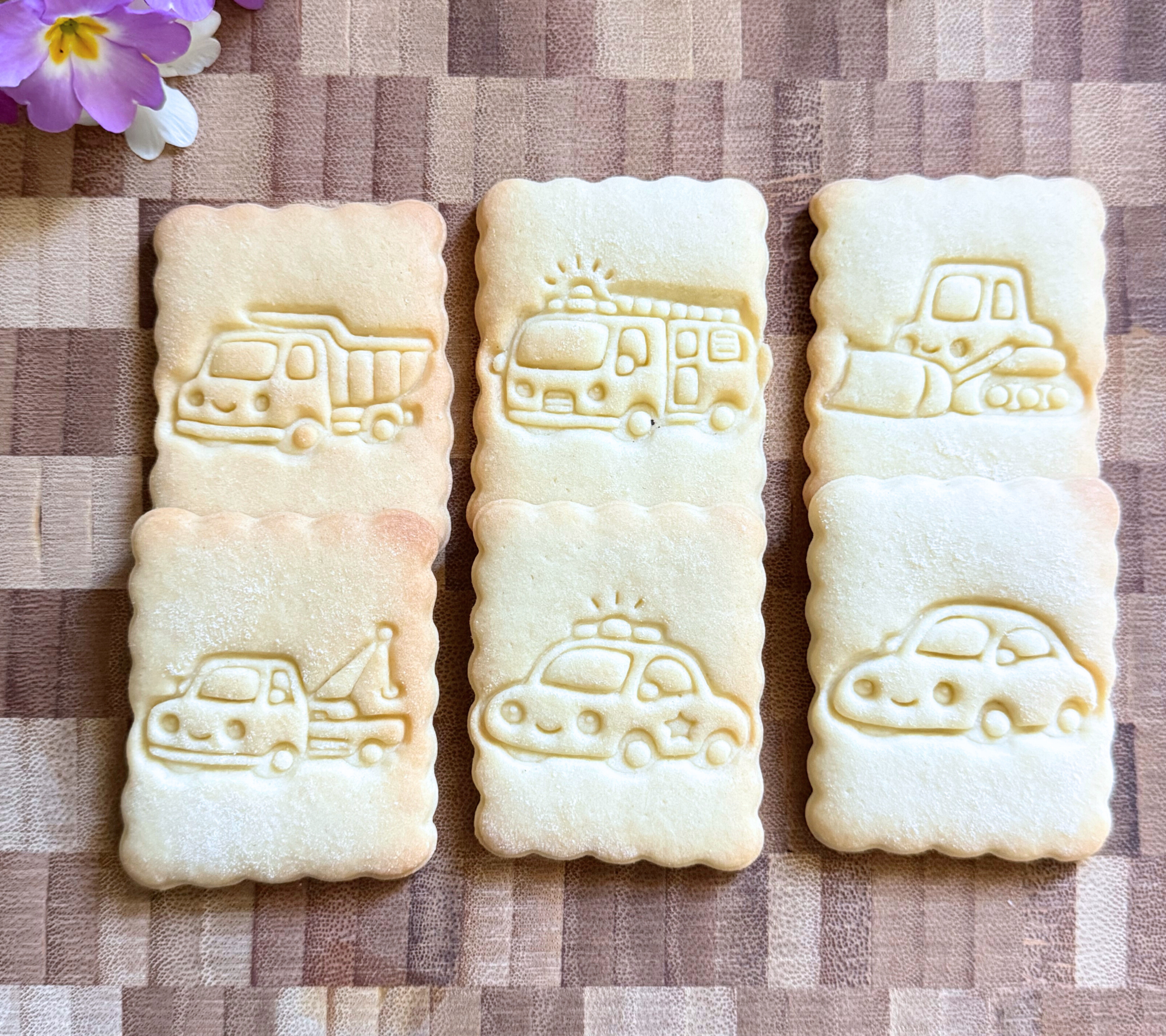 Emporte-pièces thème voiture avec prénom